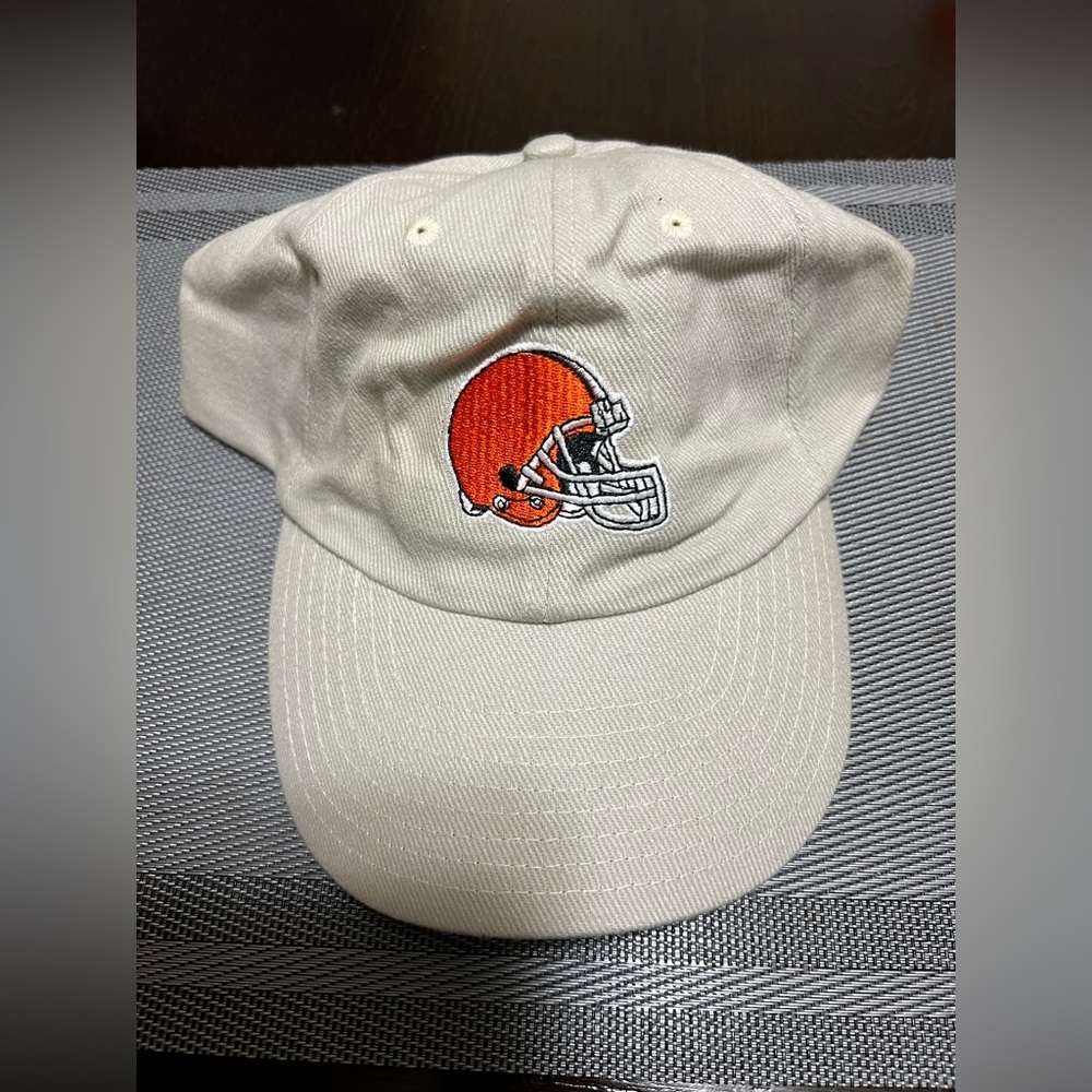 1990’s Cleveland Browns cream and orange cotton cap
In great condition
